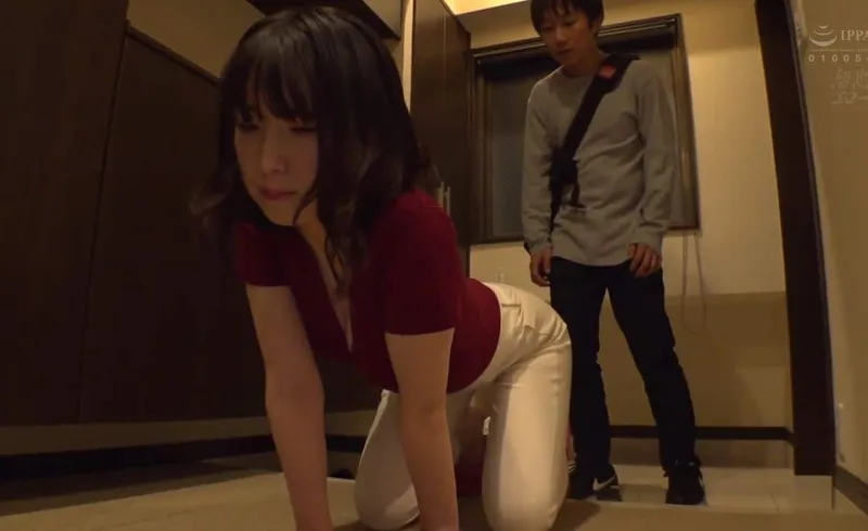 Cô nàng nhà bên thiếu thốn và cậu sinh viên may mắn cạnh bên